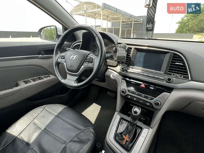 Седан Hyundai Elantra 2016 в Києві