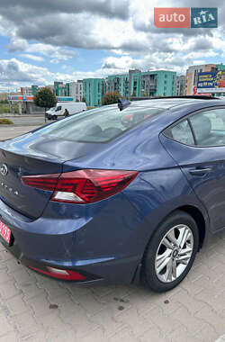 Седан Hyundai Elantra 2019 в 