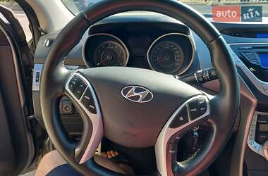 Седан Hyundai Elantra 2012 в 