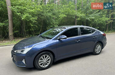 Седан Hyundai Elantra 2019 в 