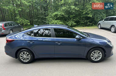Седан Hyundai Elantra 2019 в 