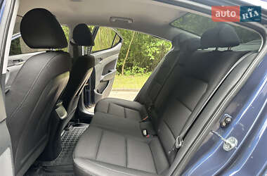 Седан Hyundai Elantra 2019 в 