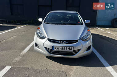 Седан Hyundai Elantra 2012 в Киеве