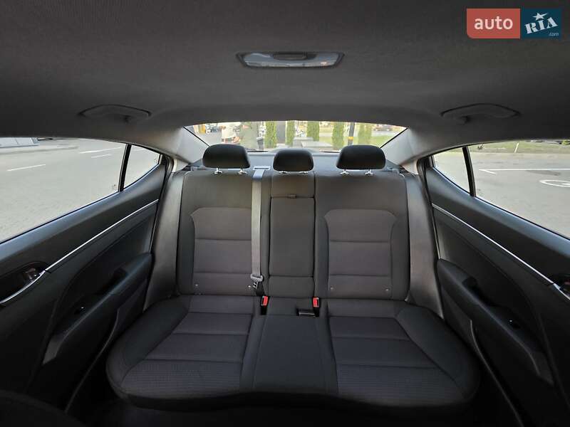 Седан Hyundai Elantra 2019 в Киеве