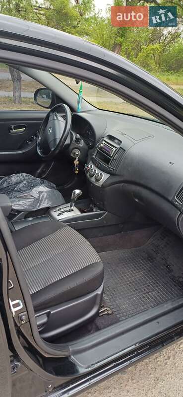Седан Hyundai Elantra 2010 в Днепре