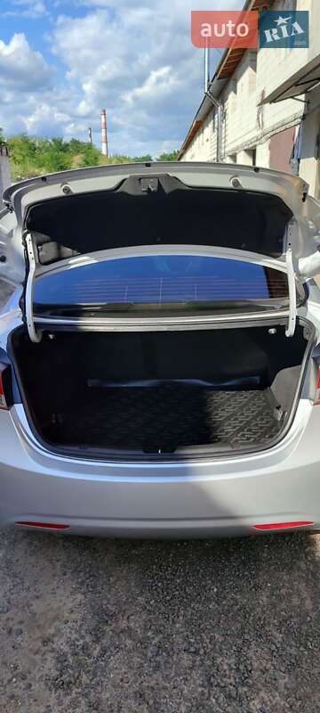 Седан Hyundai Elantra 2012 в Киеве