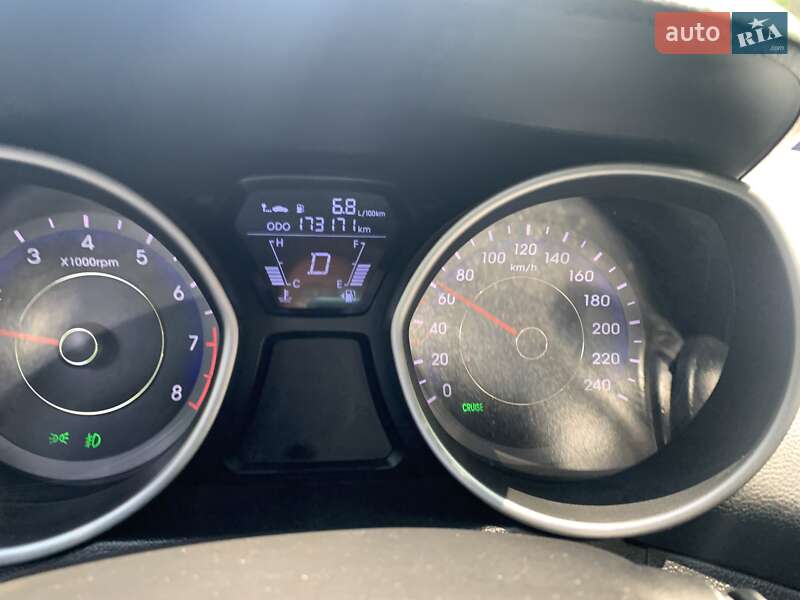 Hyundai Elantra 2012