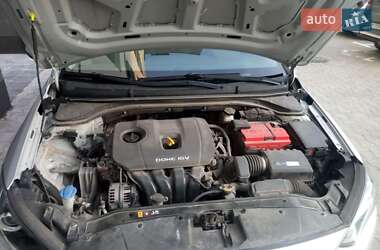 Седан Hyundai Elantra 2017 в Хмельницком