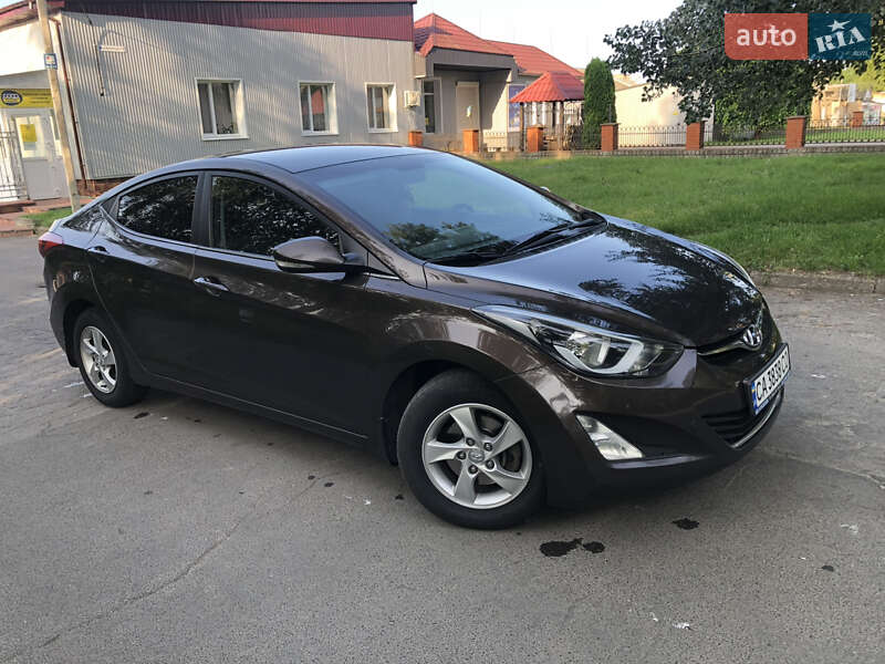 Седан Hyundai Elantra 2015 в Умани