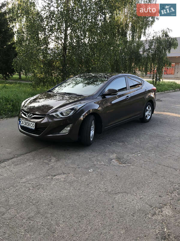 Седан Hyundai Elantra 2015 в Умани
