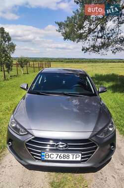 Седан Hyundai Elantra 2016 в Радехове