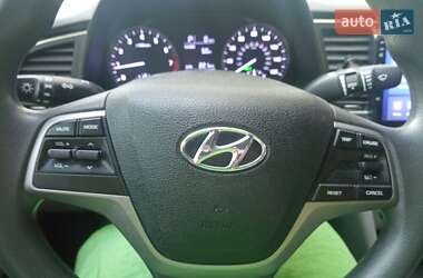 Седан Hyundai Elantra 2017 в Хмельницком