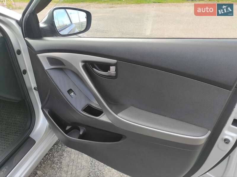 Седан Hyundai Elantra 2011 в Киеве