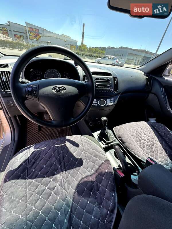 Седан Hyundai Elantra 2008 в Днепре