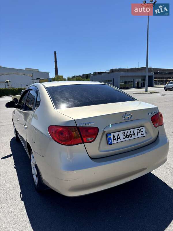 Седан Hyundai Elantra 2008 в Днепре