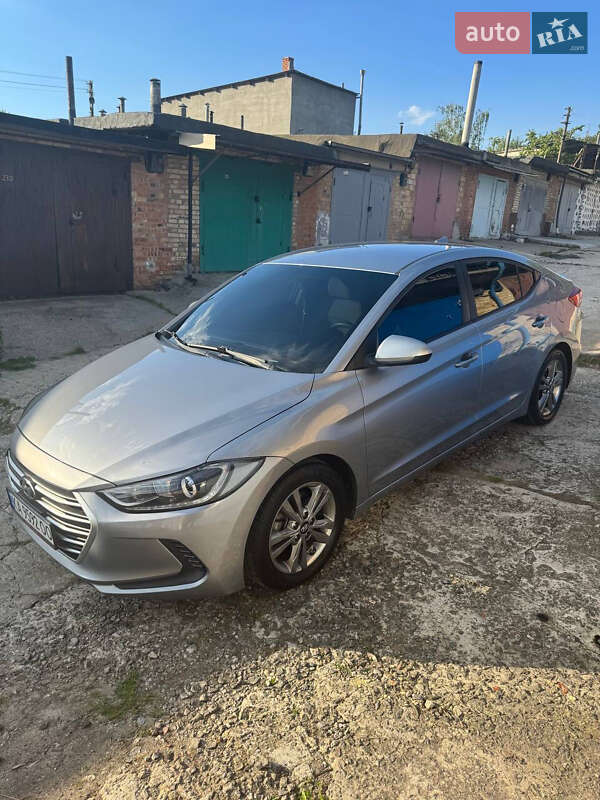 Седан Hyundai Elantra 2016 в Киеве
