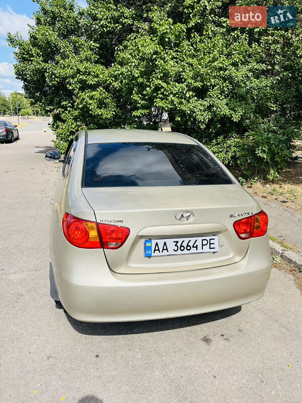 Седан Hyundai Elantra 2008 в Днепре