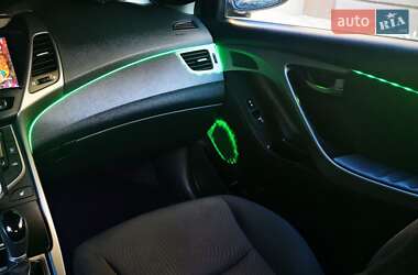 Седан Hyundai Elantra 2015 в 