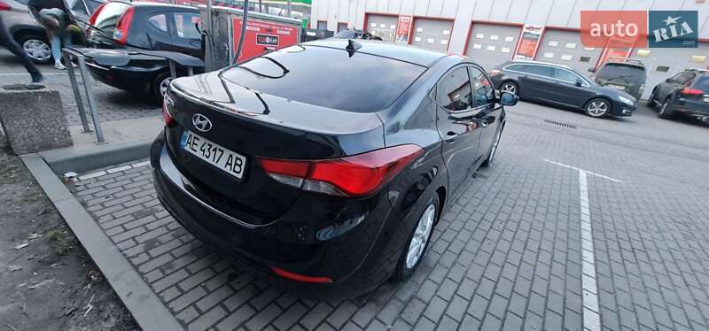 Седан Hyundai Elantra 2015 в Киеве