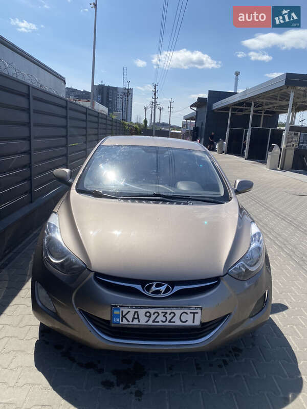 Седан Hyundai Elantra 2011 в Киеве