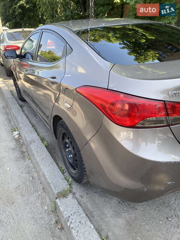Седан Hyundai Elantra 2011 в Киеве