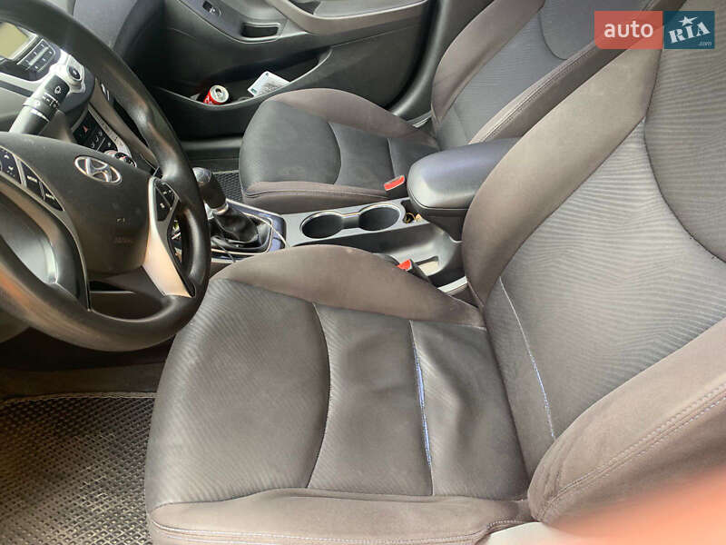 Седан Hyundai Elantra 2011 в Киеве