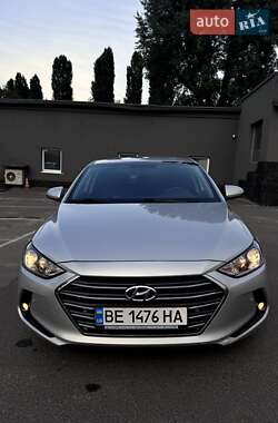 Седан Hyundai Elantra 2016 в Киеве