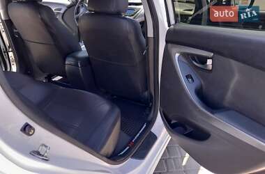 Седан Hyundai Elantra 2013 в 