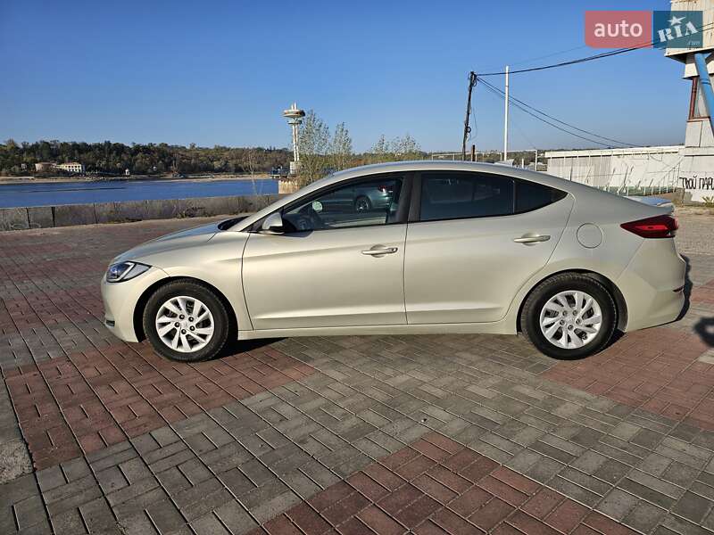 Седан Hyundai Elantra 2017 в Запорожье