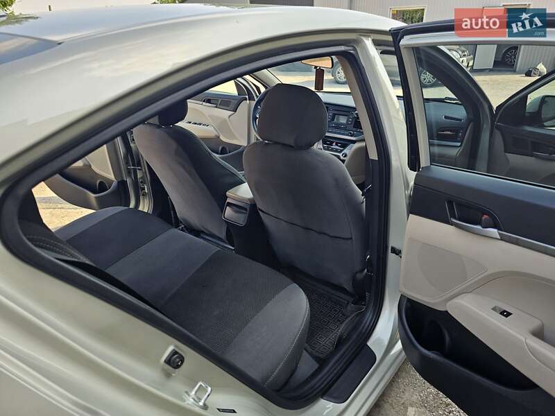 Седан Hyundai Elantra 2017 в Запорожье