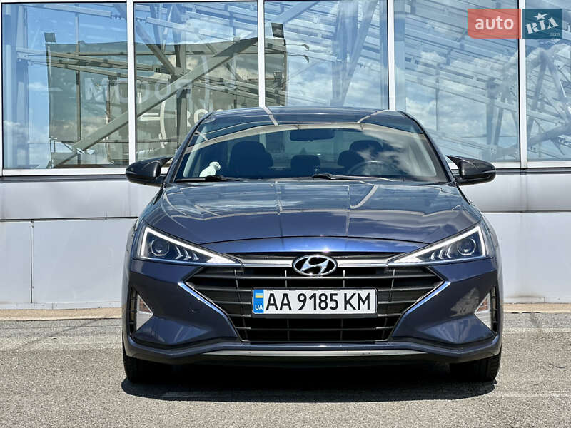 Седан Hyundai Elantra 2019 в Киеве