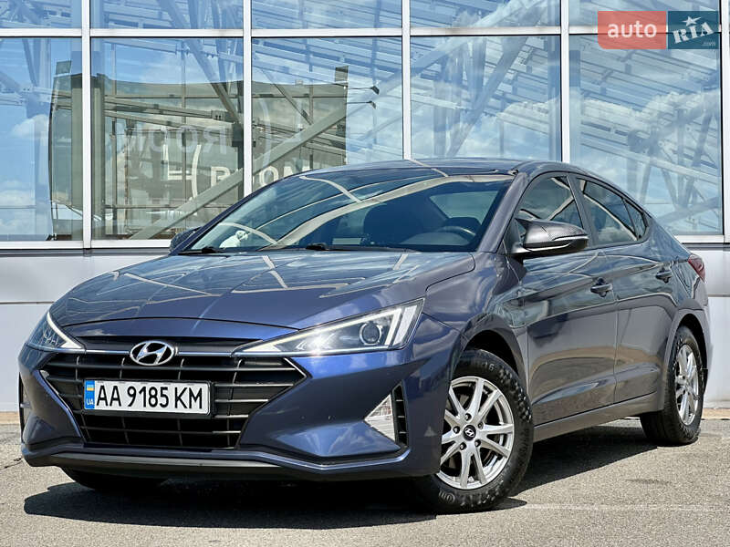 Седан Hyundai Elantra 2019 в Киеве