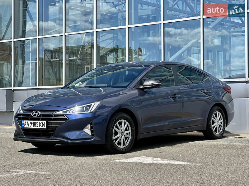 Седан Hyundai Elantra 2019 в Киеве