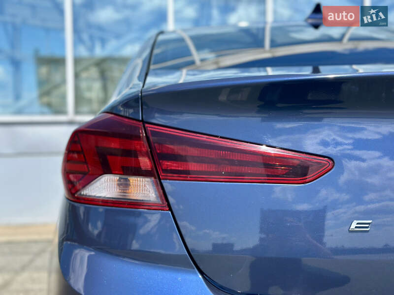 Седан Hyundai Elantra 2019 в Киеве