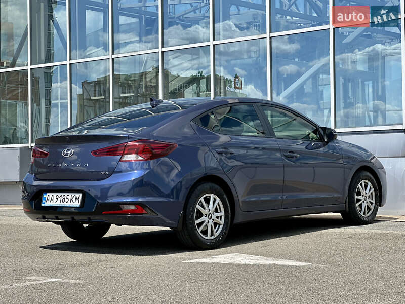 Седан Hyundai Elantra 2019 в Киеве