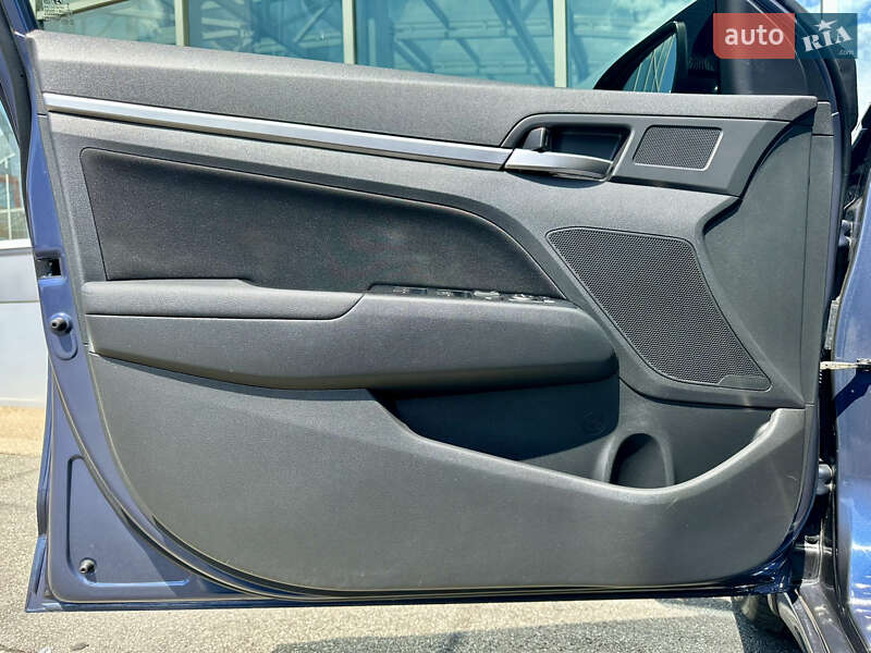 Седан Hyundai Elantra 2019 в Киеве