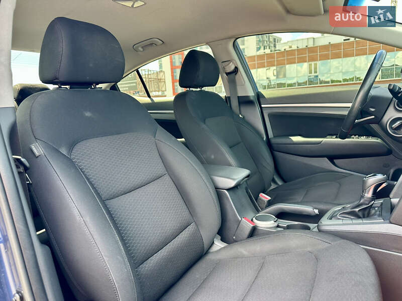 Седан Hyundai Elantra 2019 в Киеве