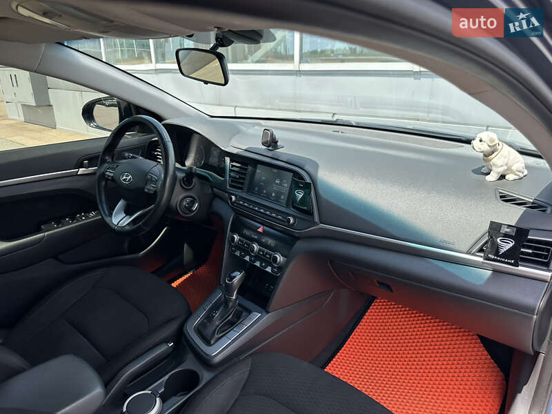Седан Hyundai Elantra 2019 в Киеве