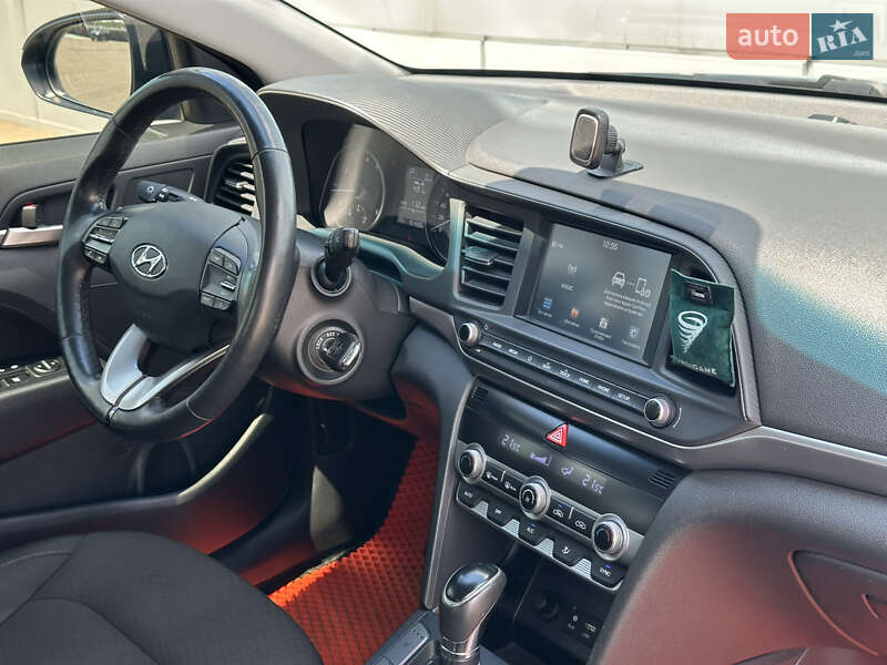 Седан Hyundai Elantra 2019 в Киеве
