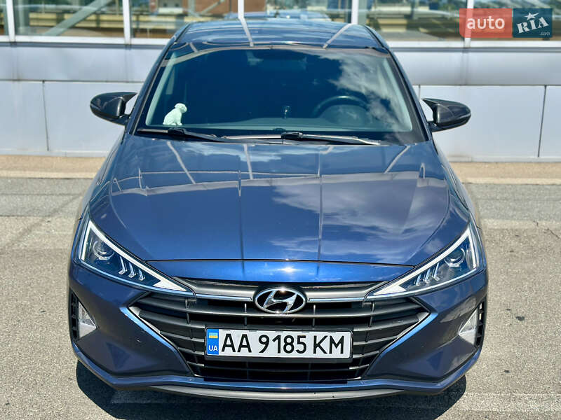 Седан Hyundai Elantra 2019 в Киеве