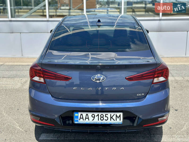 Седан Hyundai Elantra 2019 в Киеве