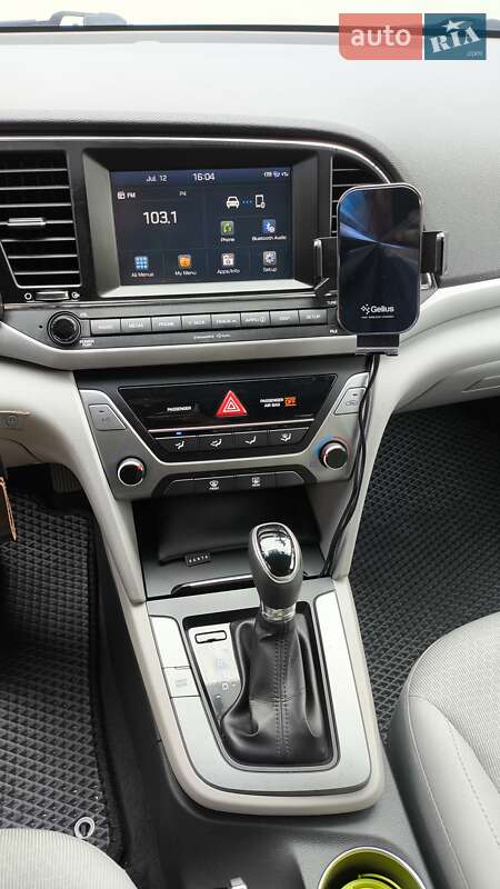 Седан Hyundai Elantra 2016 в Хмельницком