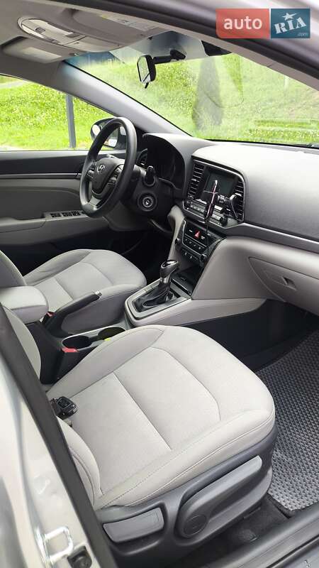 Седан Hyundai Elantra 2016 в Хмельницком