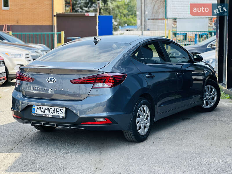 Седан Hyundai Elantra 2019 в Харькове