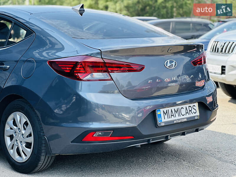 Седан Hyundai Elantra 2019 в Харькове