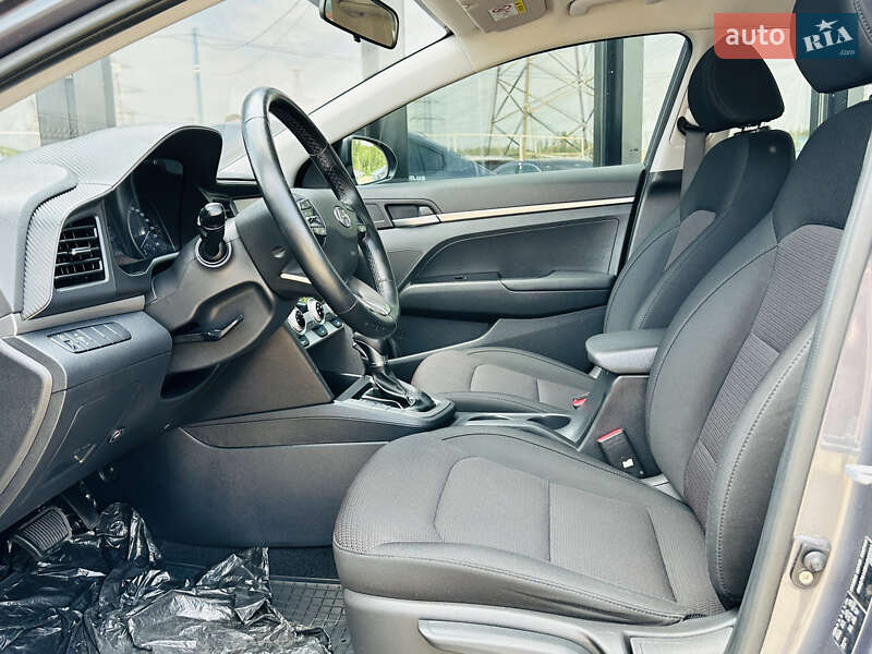 Седан Hyundai Elantra 2019 в Харькове