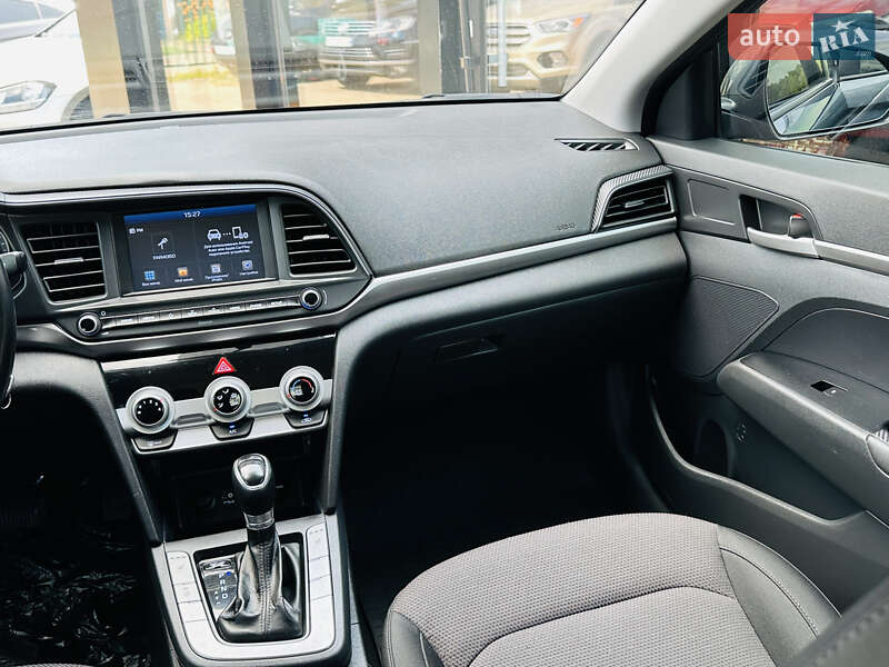 Седан Hyundai Elantra 2019 в Харькове