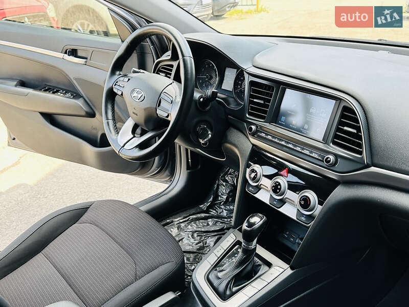 Седан Hyundai Elantra 2019 в Харькове