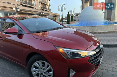 Седан Hyundai Elantra 2019 в 