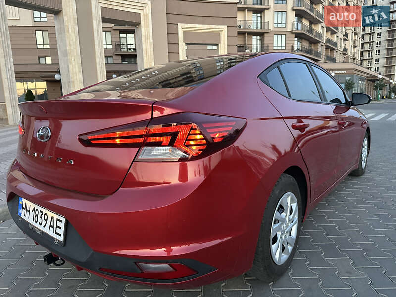 Седан Hyundai Elantra 2019 в Одессе